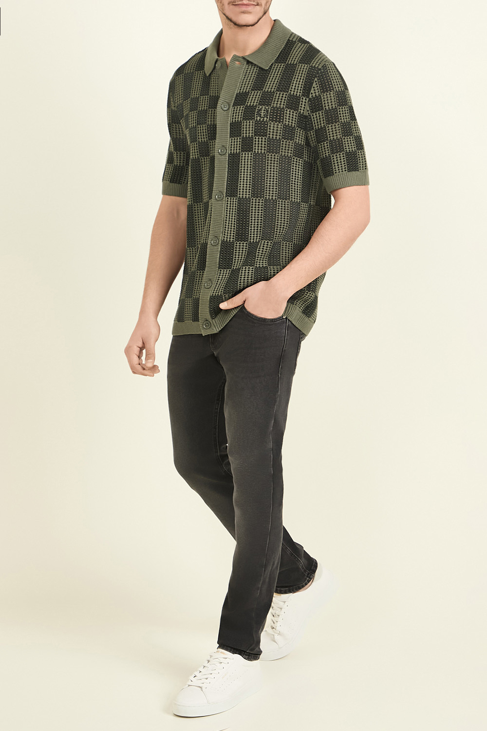תמונת כל הלוק של חולצת כפתורים ארוגה FRED PERRY